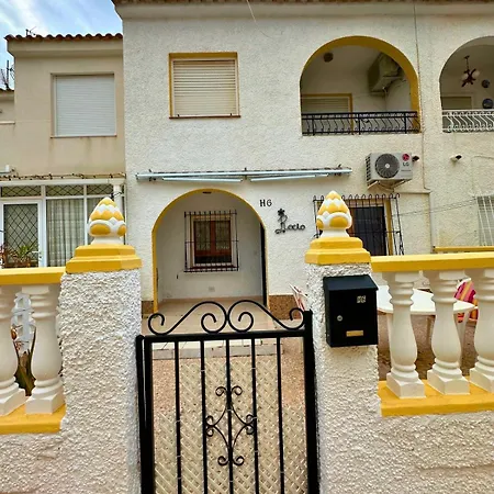 Casa Rocio: Urbanizacion 