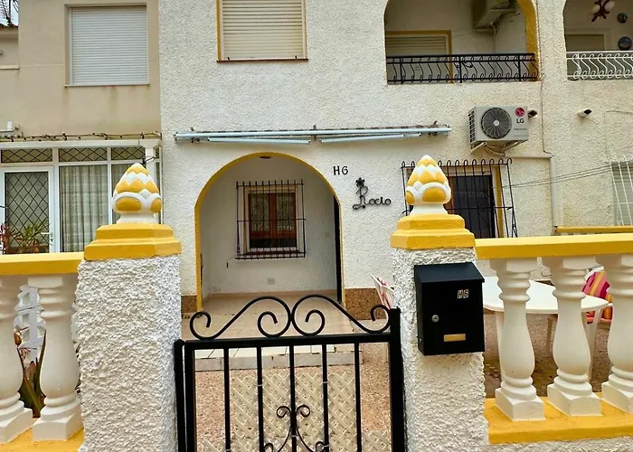 Casa Rocio: Urbanizacion 